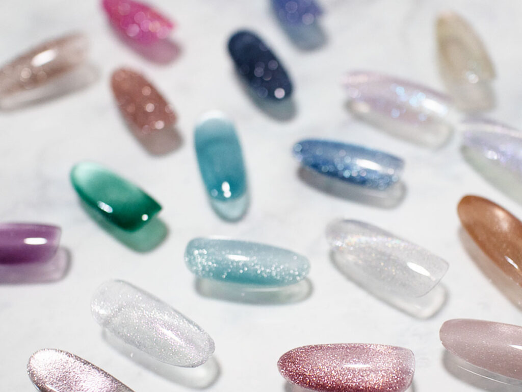 透け感のあるシアーカラーカラージェルネイル、ナチュラルで清潔感のあるデザイン